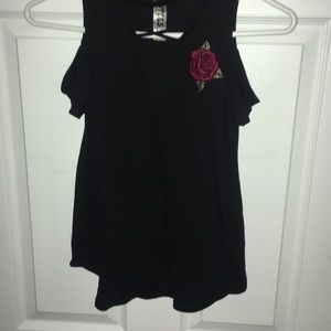 I’m selling this black shirt